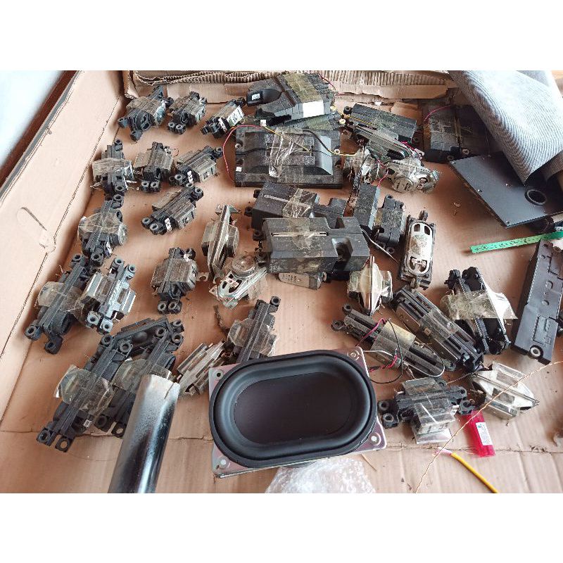 Món quà bất kì tặng bạn mua đơn trên 100k để nhận được phần quà may mắn