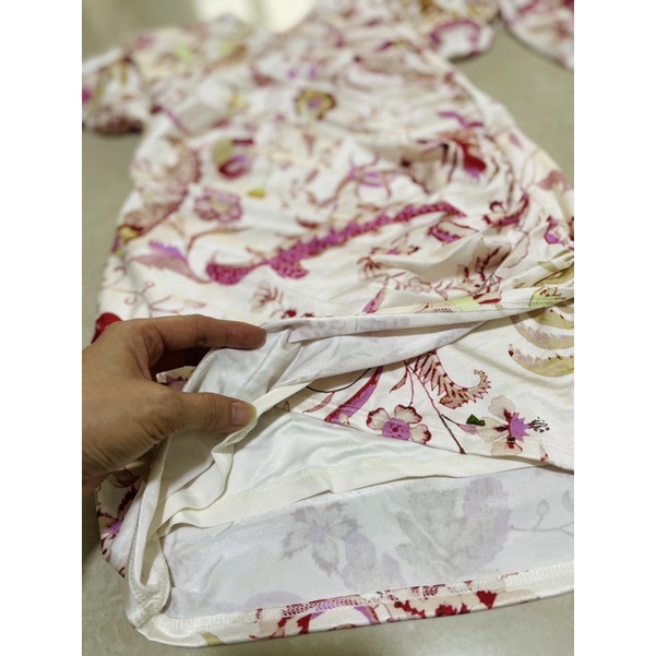 Đầm Guess siêu đẹp dáng body