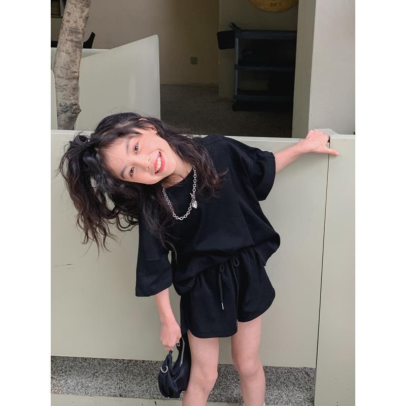 Bộ Đồ Thể Thao Hai Mảnh Áo Hai Dây Phối Quần Short Dáng Rộng Thoải Mái Phong Cách Phương Tây Thời Trang Xuân Hè Cho Bạn Gái