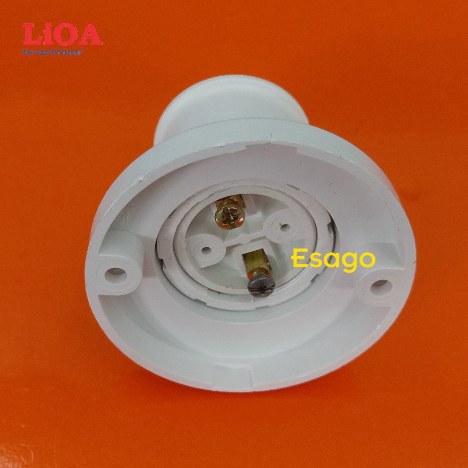 Đui thẳng xoáy E27 Thương Hiệu LIOA lắp với bóng đèn LED và compact KATE19