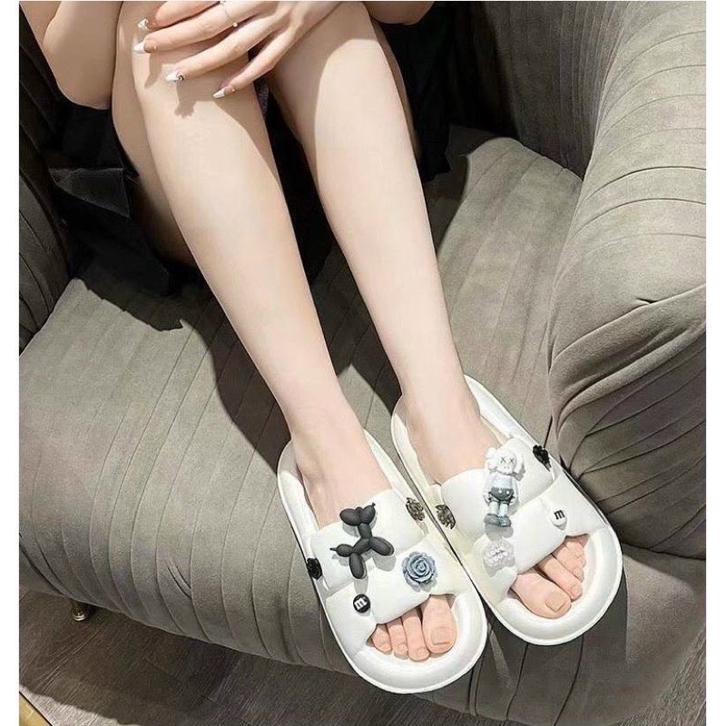 DÉP BÁNH MÌ QUAI NGANG HÌNH LẠC ĐÀ DỄ THƯƠNG