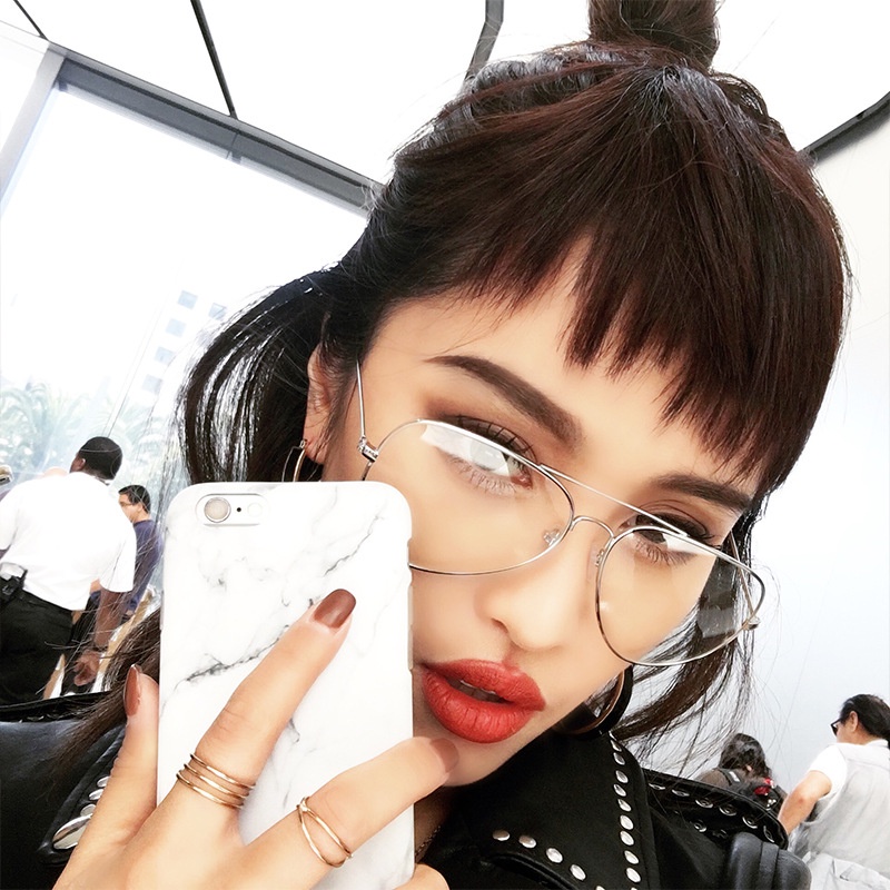 Kính mắt gọng kim loại chống tia uv bảo vệ đôi mắt