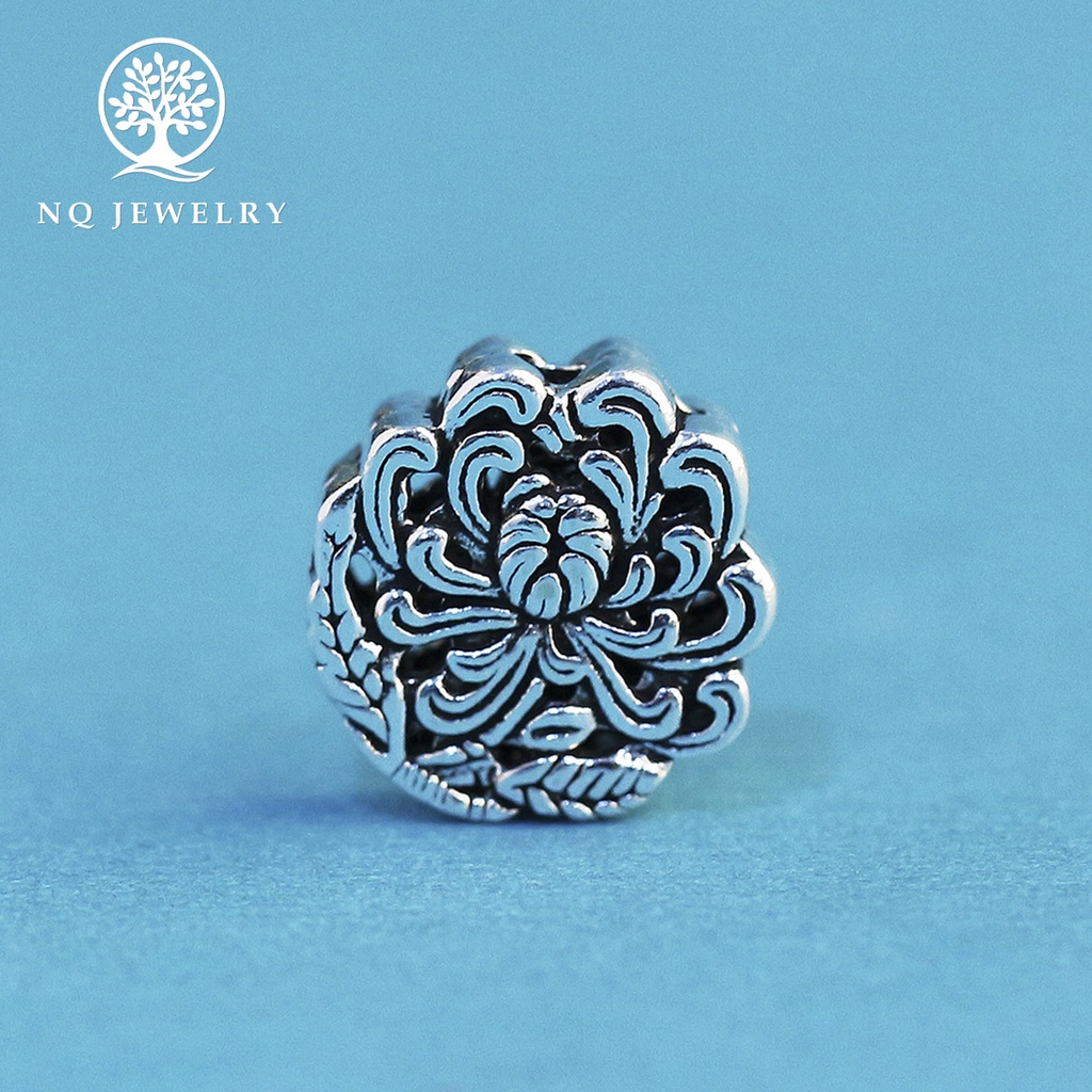 Charm bạc hoa cúc xỏ ngang - NQ Jewelry