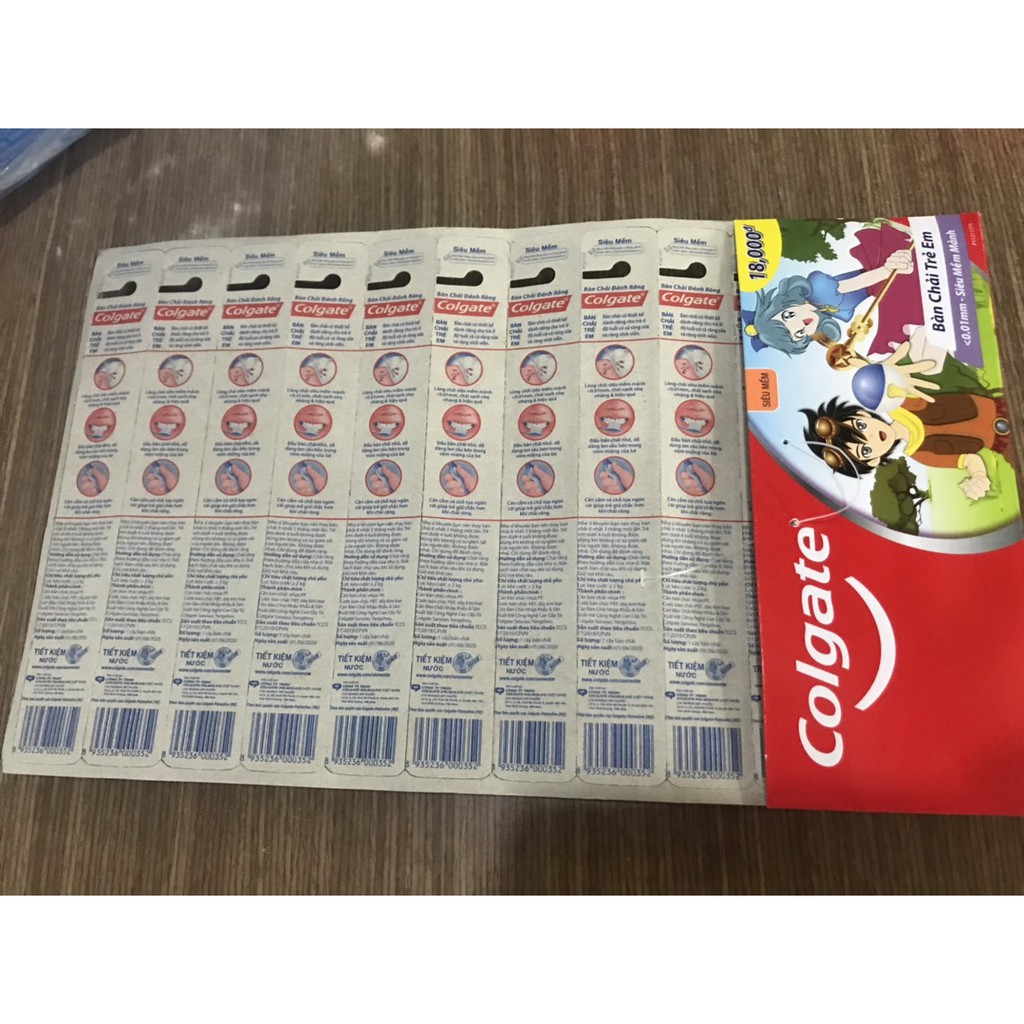 2 CÂY BÀN CHẢI TRẺ EM COLGATE KID JUNGLE SIÊU MỀM