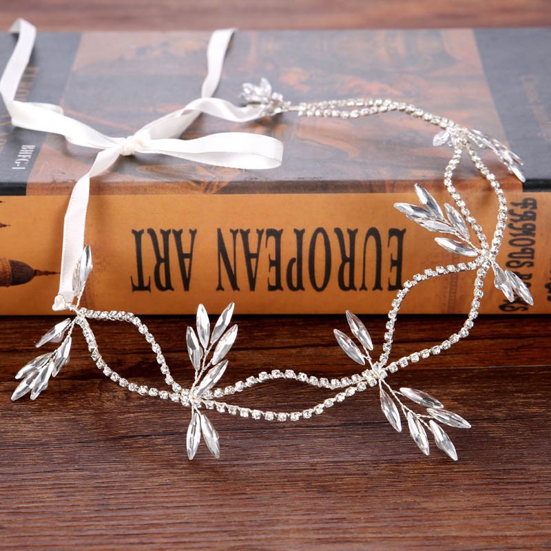 Vòng hoa cài tóc cô dâu đính đá lấp lánh