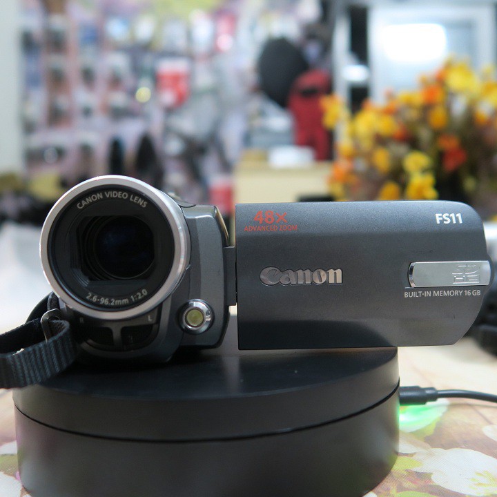 Máy quay Canon FS11 zoom quang học 48x, zoom số 200x