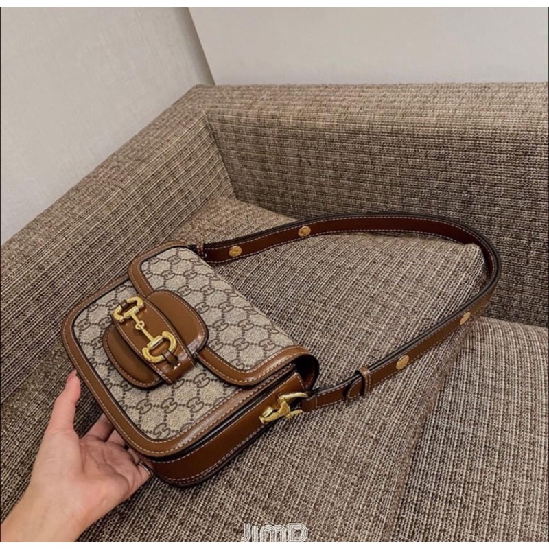 Túi g.c hà hồ da mềm, túi 3 ngăn đựng thoải mái đồ size 24cm