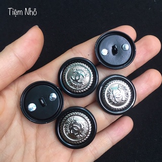 Nút kim loại không gỉ. kích 2cm và 2.5cm