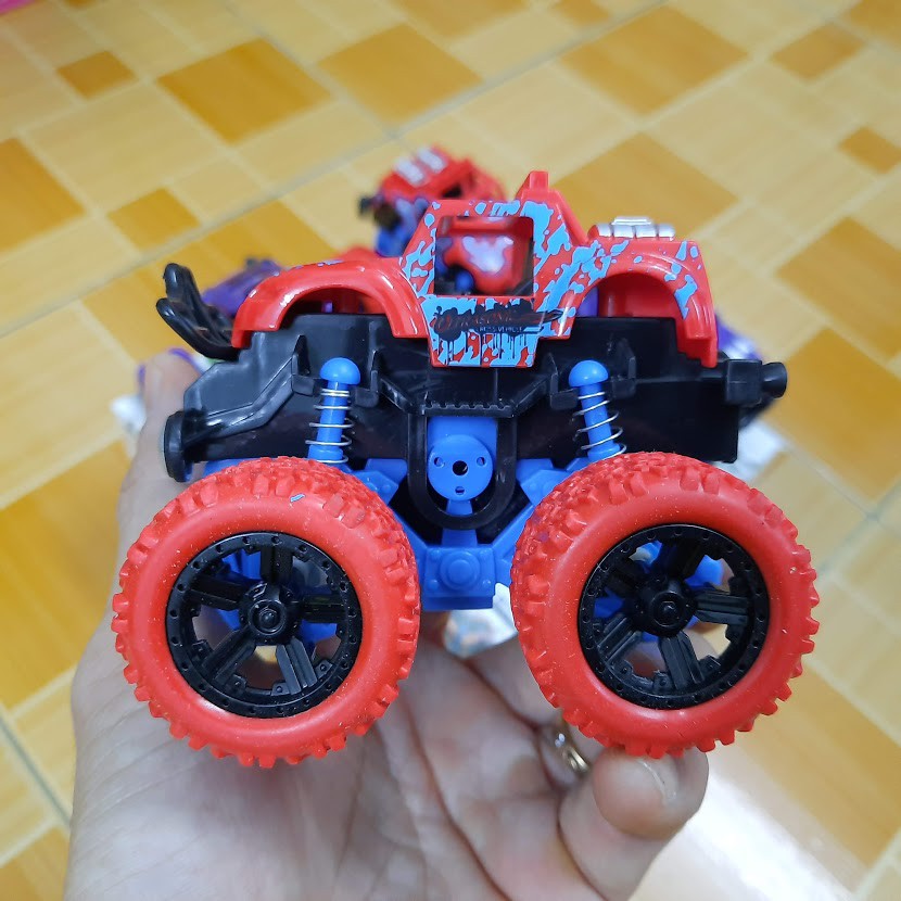 Đồ chơi trẻ em xe ô tô monster truck đẩy trớn xoay 360 độ bằng nhựa an toàn cho trẻ em(xe màu ngẫu nhiên)