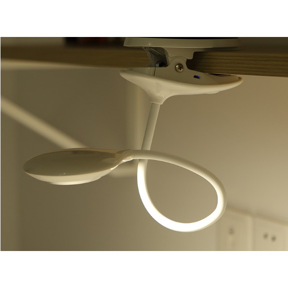 Đèn học LEd kẹp bàn chống cận thị Panasonic HH-LT0232