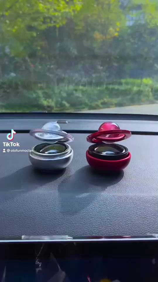 Trang trí ô tô - VÒNG XOAY VÔ CỰC kèm SÁP THƠM GALAXY KIM LOẠI GẮN TAPLO TỰ QUAY BẰNG NĂNG LƯỢNG MẶT TRỜI | BigBuy360 - bigbuy360.vn