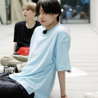 Vòng tay đan dây đỏ Taehyung