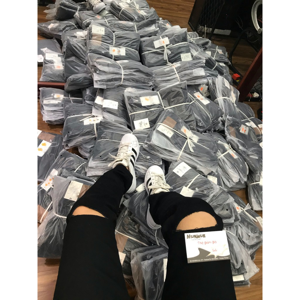 Quần jean nam đen Munique trơn và rách vải jeans bò cotton co giãn - form ôm | BigBuy360 - bigbuy360.vn