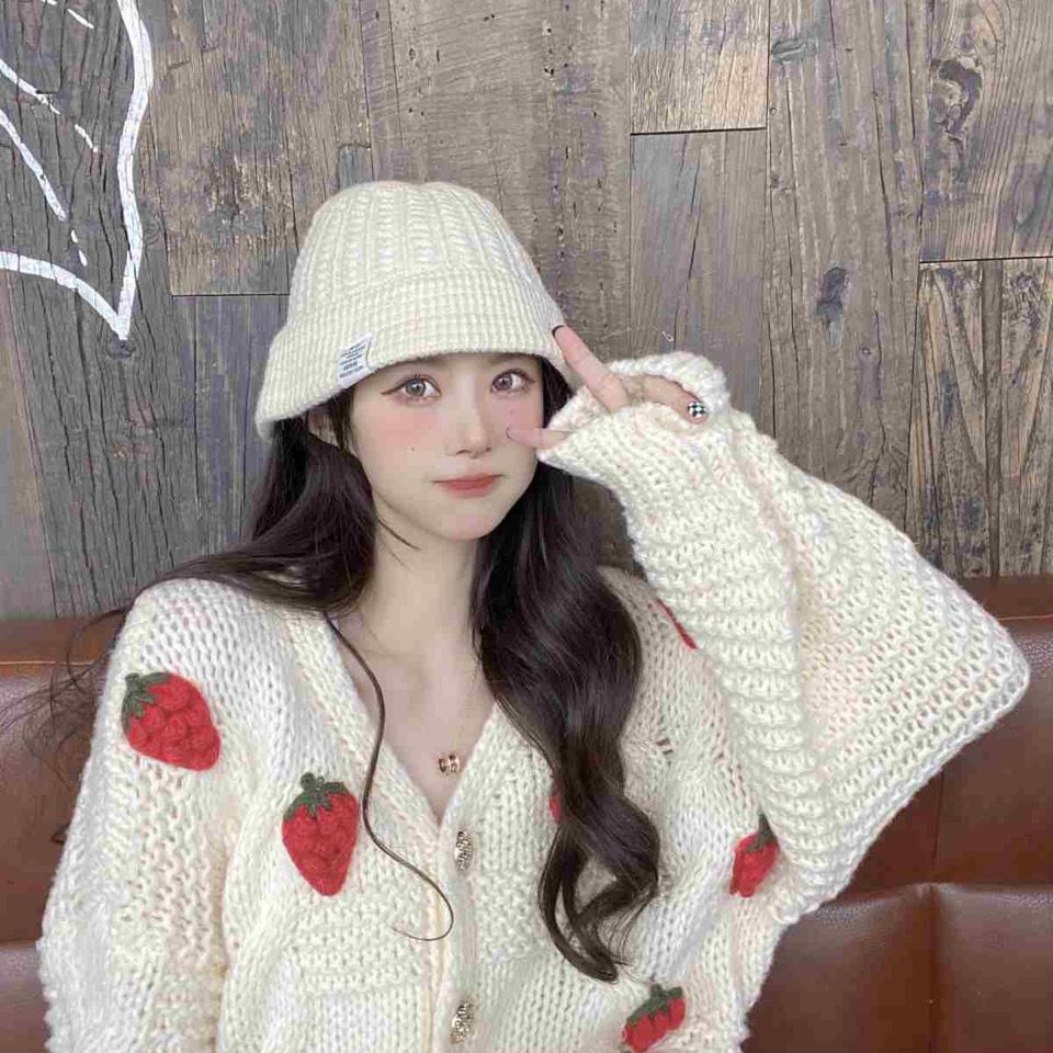 Strawberry gentle sweet knitted sweater cardigan coat thickened in autumn and winter 2021 new style long-sleeved blouse