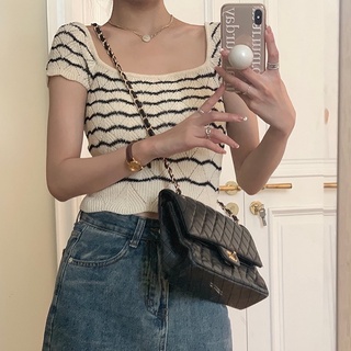 Áo len hoạ tiết cổ vuông