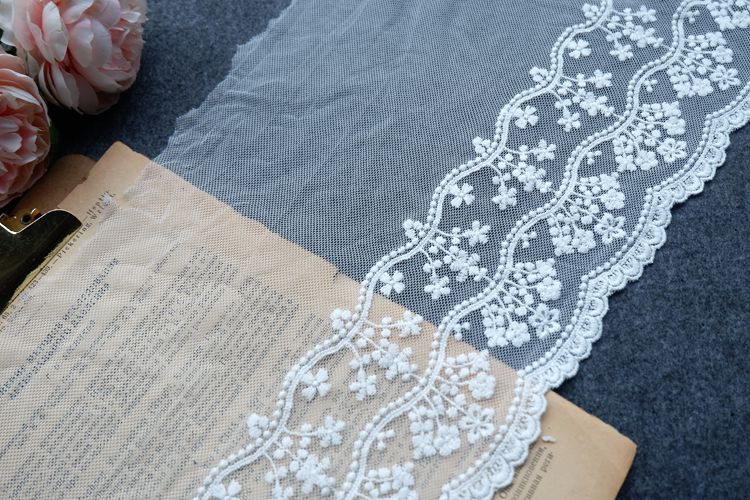 Vải ren hoa xinh xắn nhiều mẫu mã 13 - 20.5 cm dùng để trang trí áo quần
