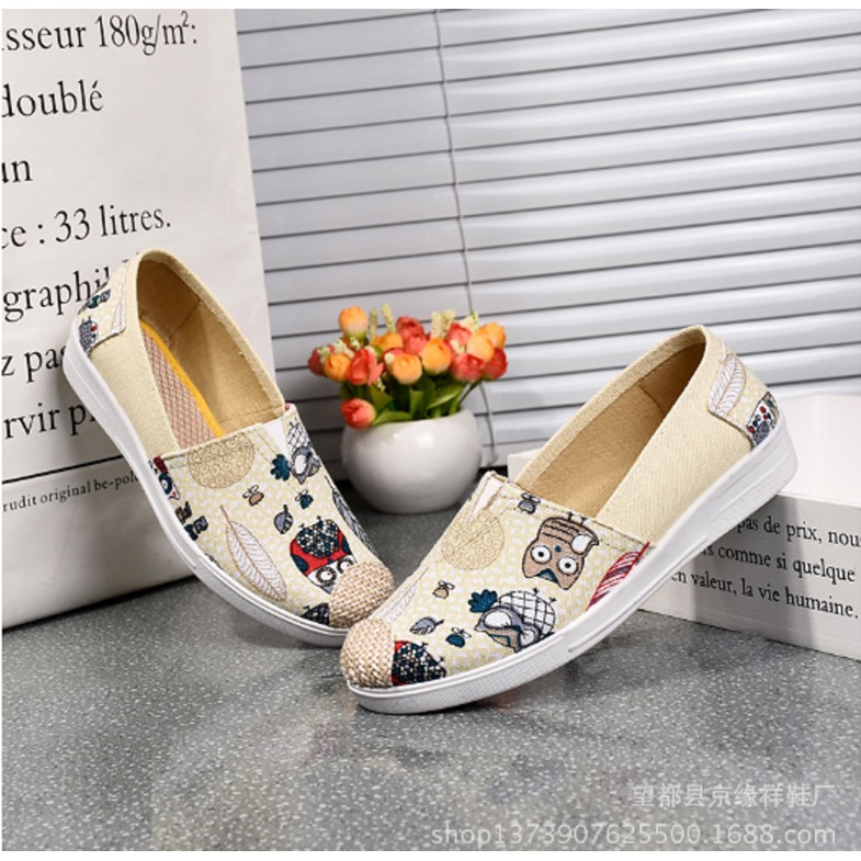 GIÀY LƯỜI SLIP ON VINTAGE HOẠ TIẾT CHIẾC LÁ MÀU VÀNG NHẠT | BigBuy360 - bigbuy360.vn