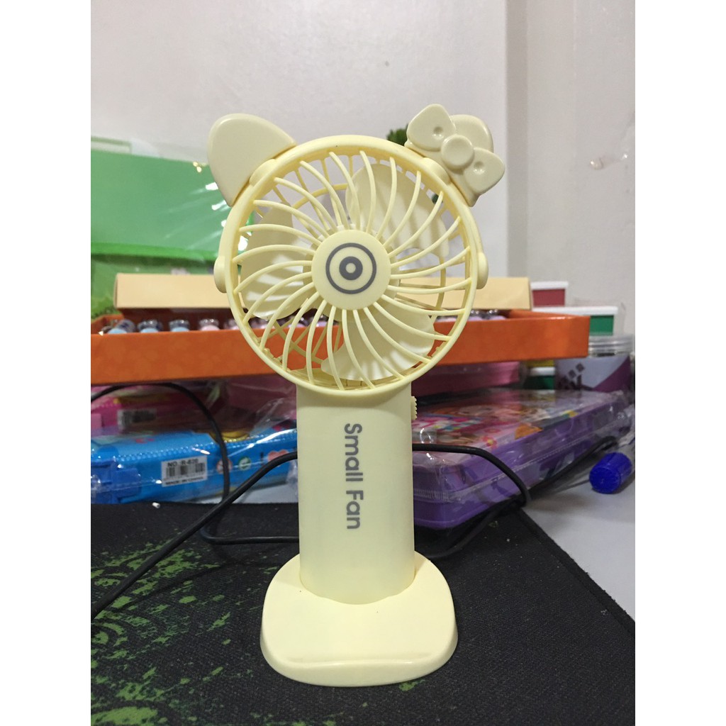 QUẠT CẦM TAY MINI TÍCH ĐIỆN SMALL FAN CÓ CHÂN ĐẾ ĐỂ BÀN ( CÓ DÂY SẠC USB)