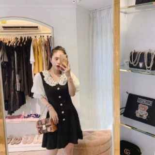 Váy cổ viền ren