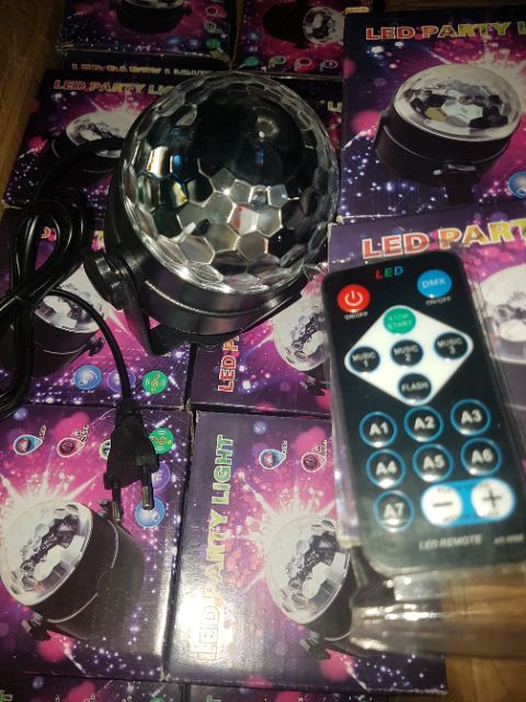 Đèn led trang trí xoay đổi màu điều khiển Remote và cảm ứng âm thanh