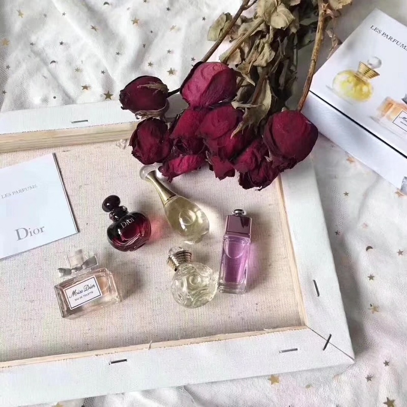 Set 5 lọ nước hoa Dior mùi hương dịu nhẹ quyến rũ 5ml