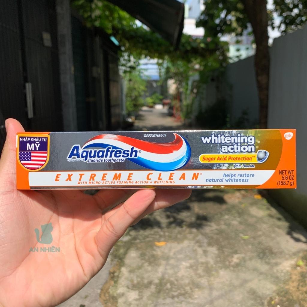 Kem đánh răng Aquafresh Extreme Clean Whitening Action 158.7g giúp răng trắng sáng