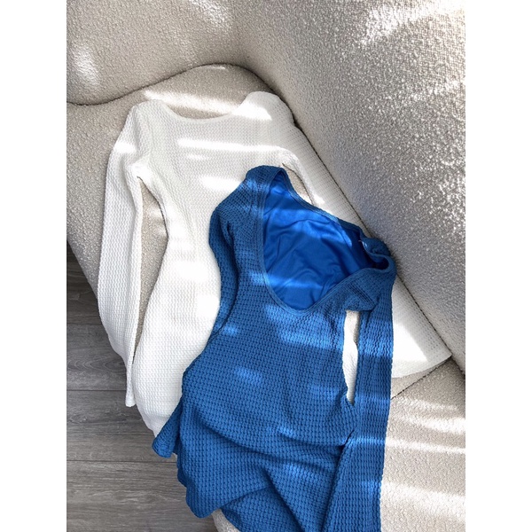 Đầm xoè tay loe hở lưng