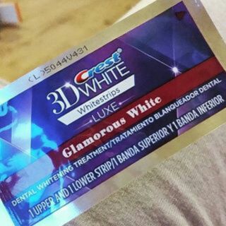 Miếng dán trắng răng Crest 3D White Glamorous White
