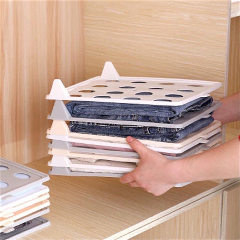Khay xếp quần áo, xếp chồng giúp gọn gàng tủ quần áo