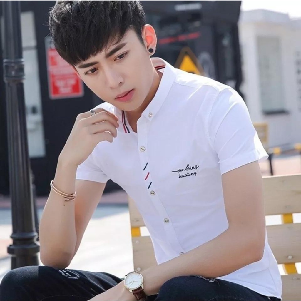 Áo sơ mi nam tay ngắn phối họa tiết chữ thêu nổi bật