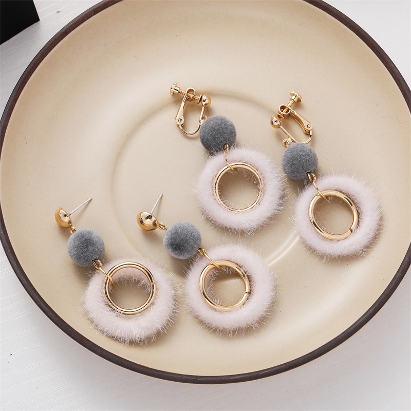 Khuyên tai kẹp không bấm lỗ chốt điều chỉnh K032 bằng hợp kim mạ vàng hình tròn gắn bông bigsize dáng dài Leous