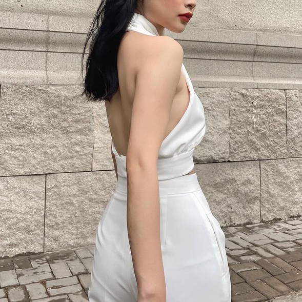 Áo croptop thiết kế cổ yếm, hai màu trắng và đen sang chảnh _ Mã sản phẩm YKT