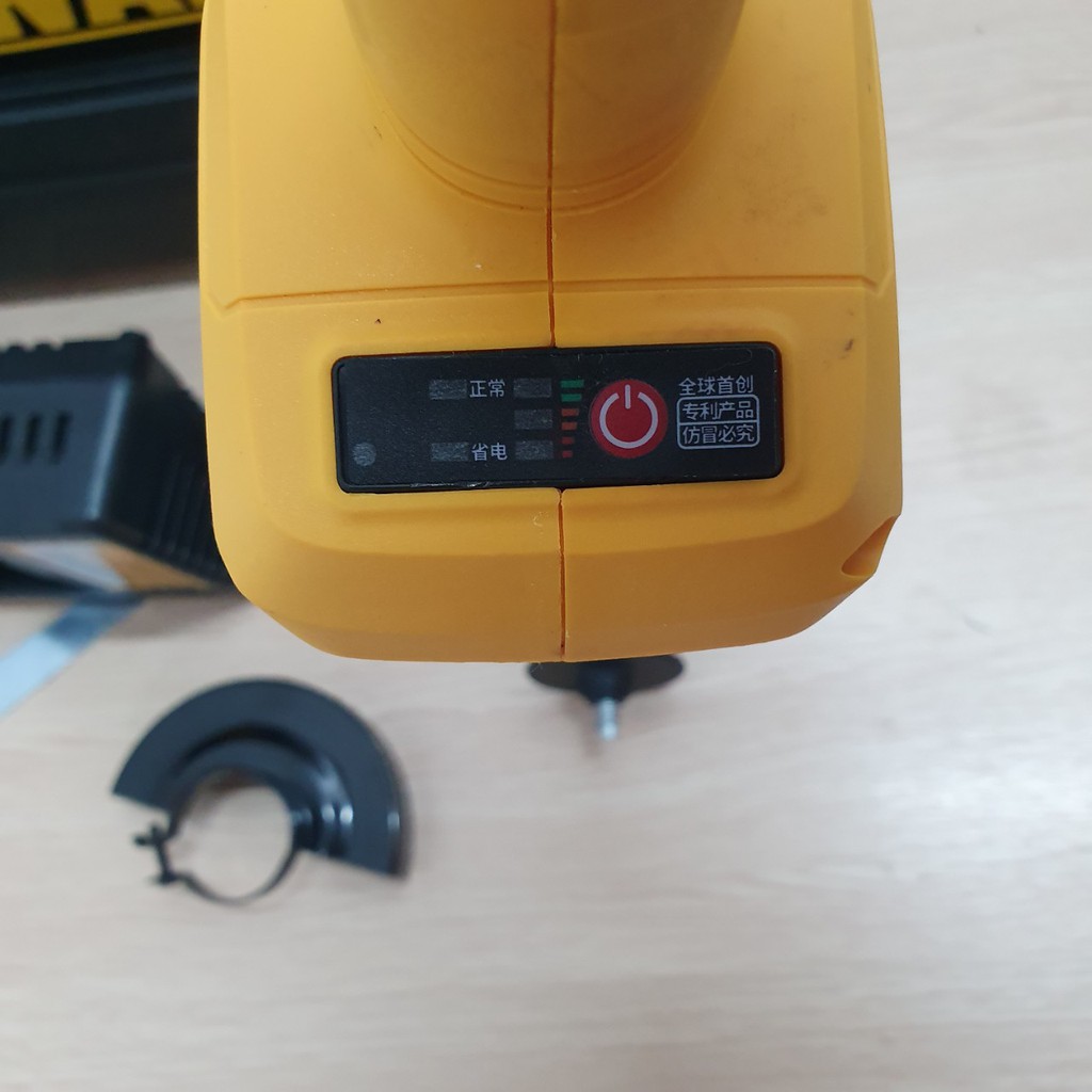 Máy cắt cầm tay DEWALT 118V, Máy mài góc, Máy cắt pin, 02 pin 10 cell, động cơ không chổi than