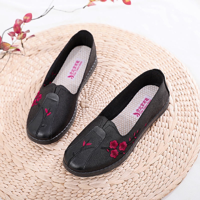 Giày Vải Đế Mềm Chống Trượt Thêu Họa Tiết Phong Cách Bắc Kinh Cổ Điển Cho Nữ Trung Niên