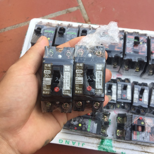 ATTOMAT CHỐNG GIẬT NHẬT BÃI