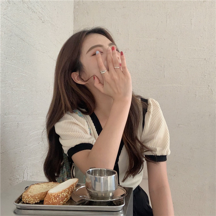 Áo Lửng Ngắn Tay Cổ Tim Phong Cách Hàn Quốc Dành Cho Nữ