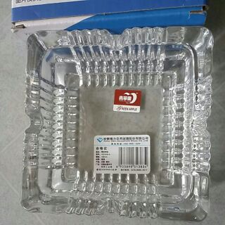 Gạt tàn thuốc bằng thủy tinh