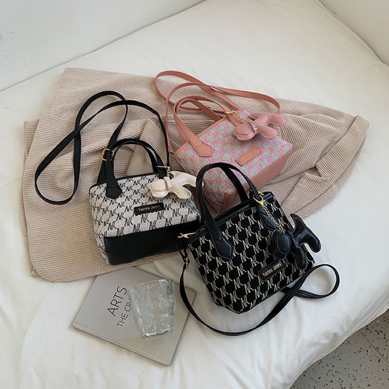 Túi xách tay đeo chéo IELGY in họa tiết chữ cái đáng yêu thời trang dành cho nữ