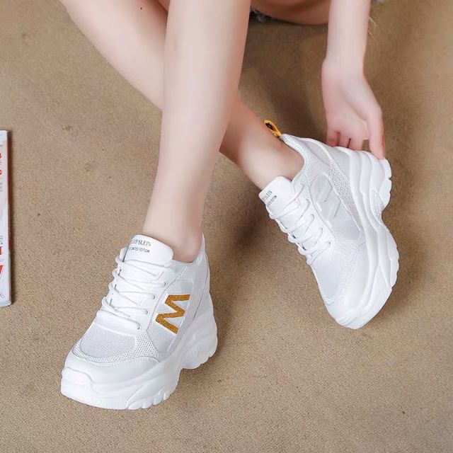 Giày thể thao nữ độn đế 7cm chữ M cao cấp siêu đẹp siêu hot giá rẻ ( LƯU ý ) shop xả hàng lỗi trên cổ giày bị ố vàng | BigBuy360 - bigbuy360.vn