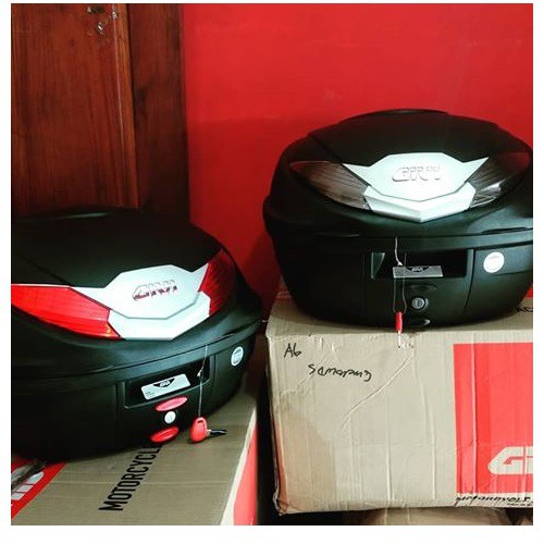 Thùng Givi B360N/ B360NT Công Nghệ Monolock Phản Quang Đỏ/ Xám Khói Đi Kèm Đế Đệm Gắn Sau Xe Máy Tay Ga Motor CHÍNH HÃNG