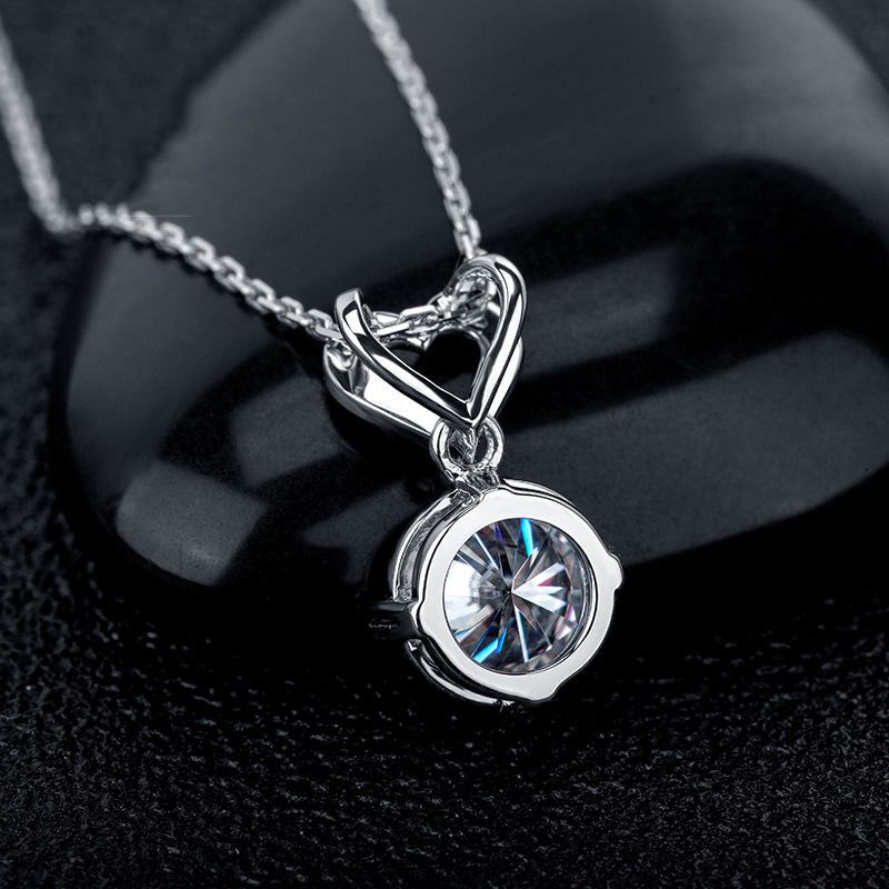 vòng cổ Mặt Trái Tim Và Mũi Tên Đính Đá Pt950