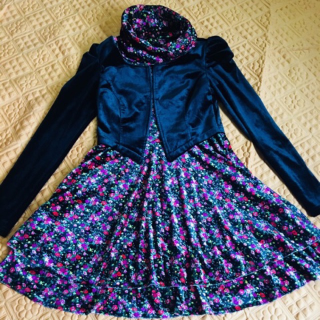 Váy nhung xoè