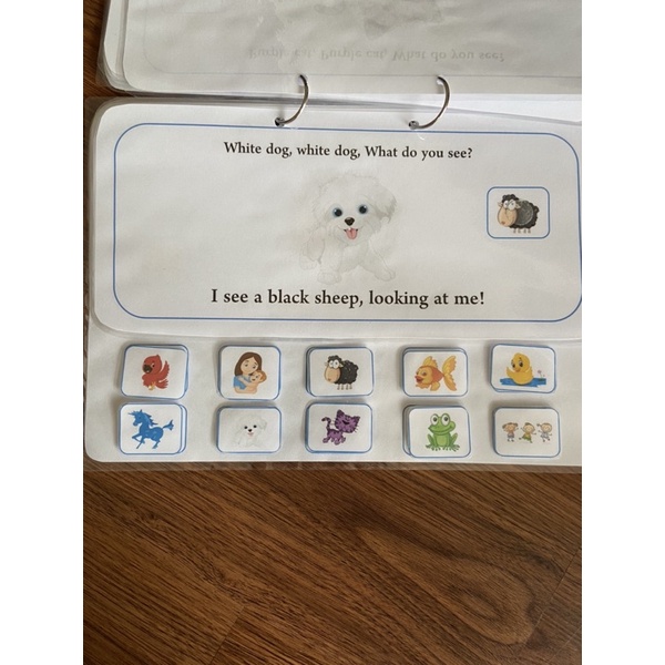 Học liệu bóc dán Brown bear quét mã QR ra file nghe cho bé