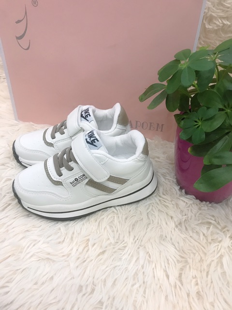 Giầy thể thao cho be trai , gái