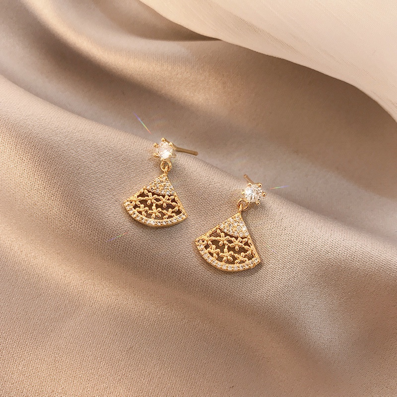 Khuyên Tai Hình Quạt Đính Đá Zircon Phong Cách Hàn Quốc
