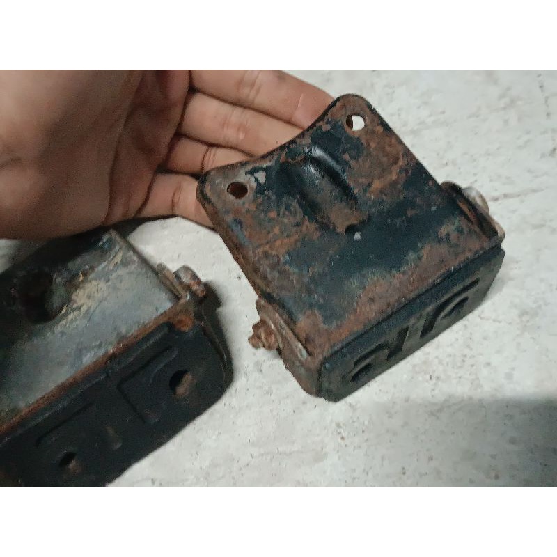 Bản lề bát yên xe chaly zin