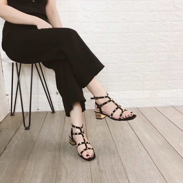 Giày nữ Sandal cao gót 5p gót vàng chữ ký đinh tán mẫu mới