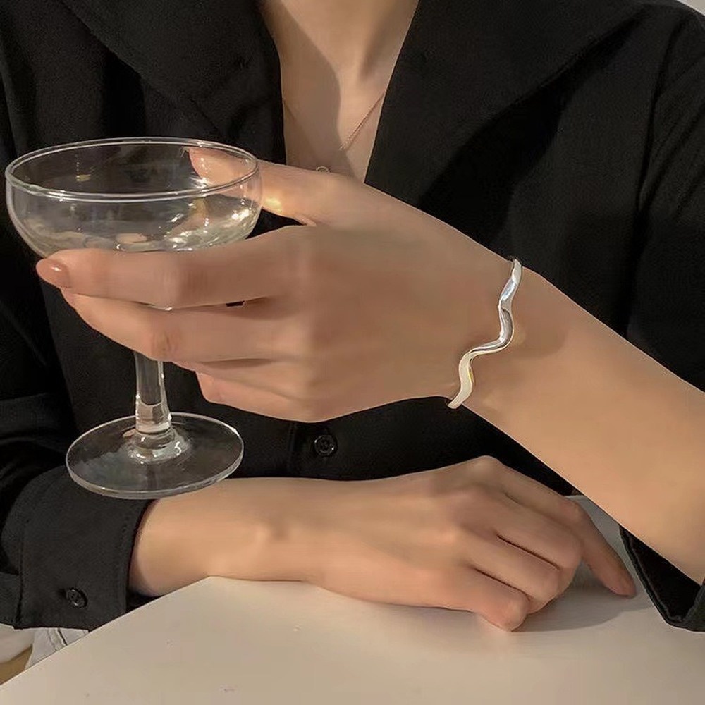 Vòng Đeo Tay Dạng Hở Màu Bạc Họa Tiết Gợn Sóng Đơn Giản Thời Trang Phong Cách Hàn Quốc