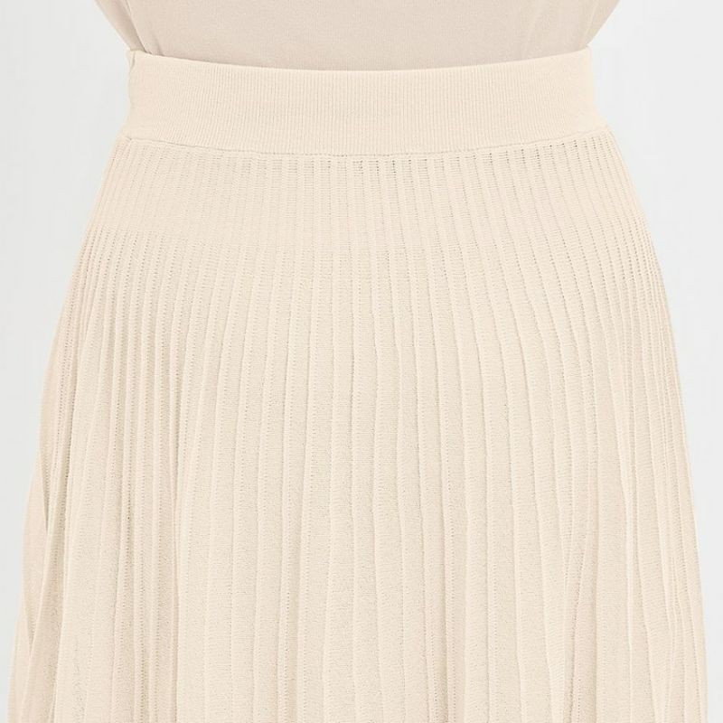 Chân váy len ly midi xòe quyến rũ của GU - Nhật Bản