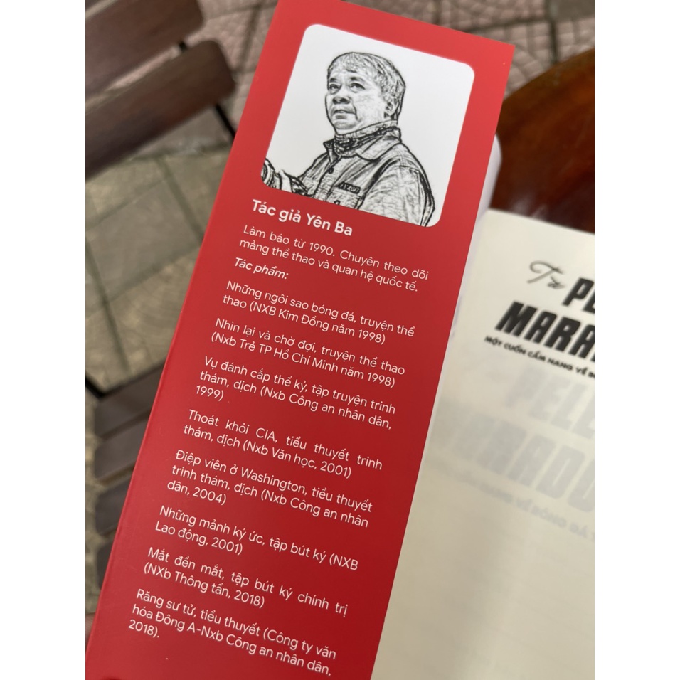 Sách - TỪ PELE ĐẾN MARADONA - MỘT CUỐN CẨM NANG VỀ BÓNG ĐÁ THẾ GIỚI - Yên Ba – Thbooks – Nxb Lao Động – bìa mềm